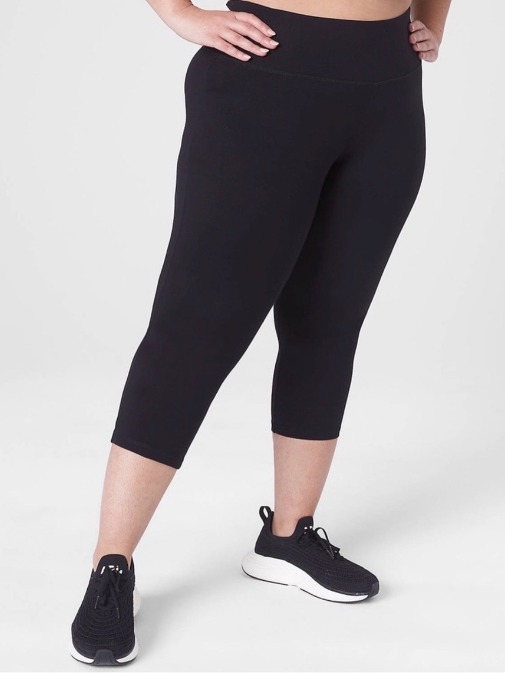 LIVI Signature Stretch Capri Legging in Black
Size 18/20